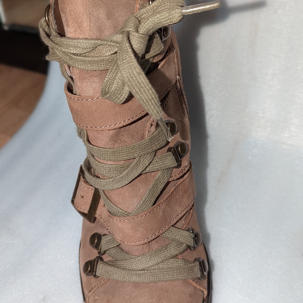 Boots - Picture 3 of 3